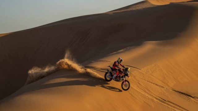 454721_saudi_dakar_rally_15952 25642d6c68a04406a16db49f33300326 676x451.jpg