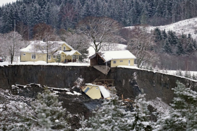 454866_norway_landslide_76243 2abd121ee8c14eb1830f73b41c70bf38 676x451.jpg