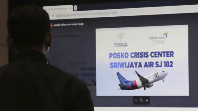455063_indonesia_plane_80850 12e6489057ec43e8a4658b6b488af289 676x455.jpg