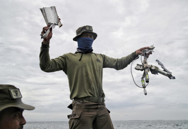 455082_indonesia_plane_crash_59237 d69efcb2f29d4565bcbe56cdbdbe0eff 676x465.jpg