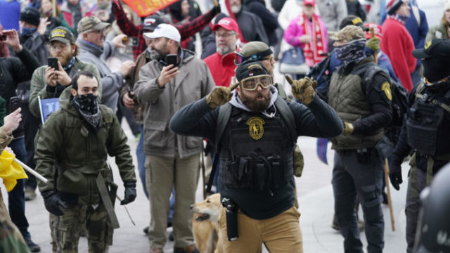 455286_capitol_breach_extremists_56985 7ff8f2af36964e61a1ab6780b48655f9 676x451.jpg