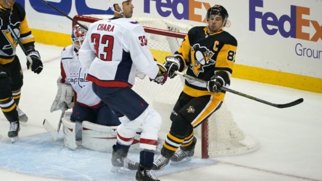 455507_zdeno chara sidney crosby washington capitals pittsburgh penguins nhl 676x451.jpg