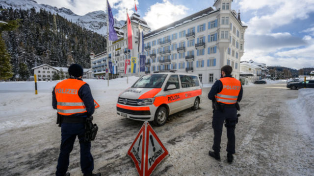455822_aptopix_virus_outbreak_switzerland_06007 6c8ec54a2e194a2c893285c123fc2963 676x451.jpg