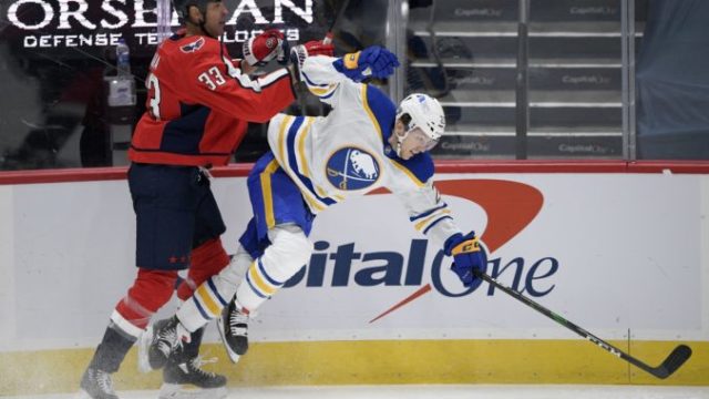 455926_zdeno chara sam reinhart washington capitals buffalo sabres nhl 676x451.jpg