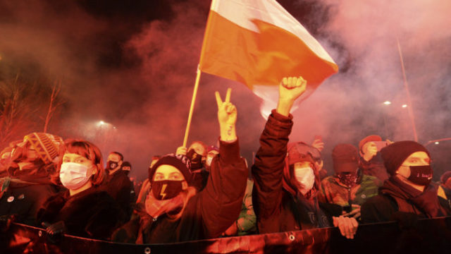 456114_aptopix_poland_abortion_ruling_02822 64a08f1288d748e8be87512f875acb35 676x491.jpg