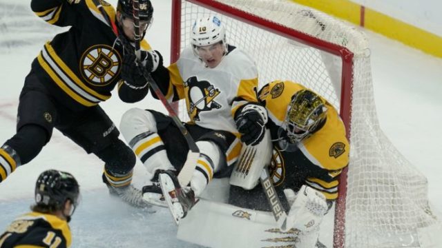 456182_drew oconnor jeremy lauzon jaroslav halak nhl boston bruins pittsburgh penguins 676x451.jpg