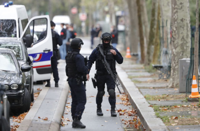 456247_france_knife_attack_41441 06cc5bbbe6464bb78de6d2f23e67a19e 676x444.jpg