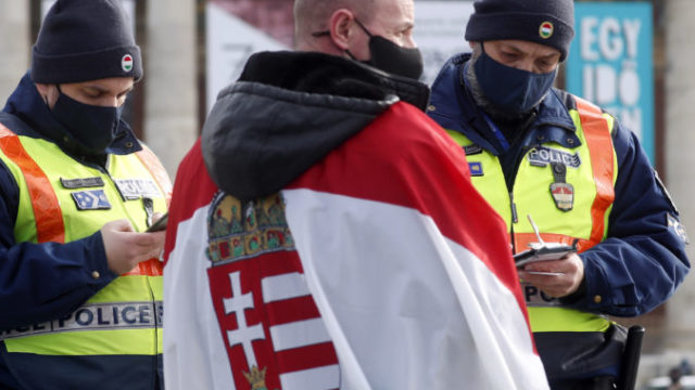 456321_virus_outbreak_hungary_protest_98898 4d60fb704b0a4310abcd137e17012e67 676x499.jpg