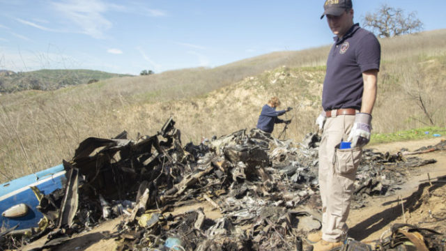 456864_kobe_bryant_crash_49416 aa1116e621364f6f8e002b50650bc16a 676x451.jpg