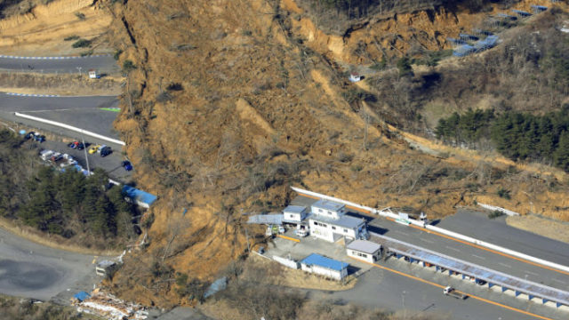 457126_aptopix_japan_earthquake_01588 9c290283e6ef47dd86343903bb32770c 676x451.jpg