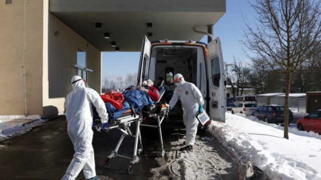 457483_aptopix_virus_outbreak_czech_republic_28686 5357b5a0e2334bfe95b22d02b15f901c 676x451.jpg