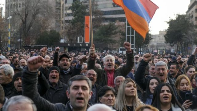 458029_armenia_politics_97572 645e01be0e3f4267b831de75063d1e7c 676x451.jpg