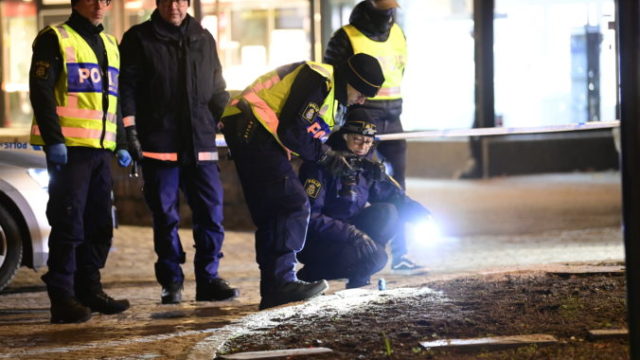 458320_sweden_attack_74107 9bfd62b984b84851a4aa3db009e30a73 1 676x451.jpg