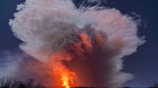 458494_italy_etna_volcano_explodes_14069 35a9f762d8144a61a51e5fe810b3f6b4 676x451.jpg