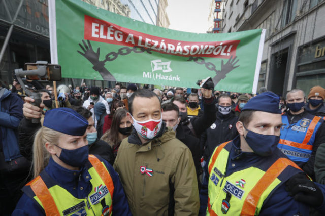 458970_virus_outbreak_hungary_protest_27823 bb4535bd0d14486a85d263404ad7be31 676x451.jpg