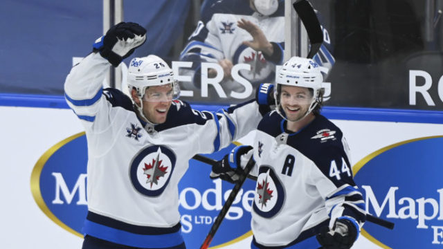 459441_jets_maple_leafs_hockey_63033 c3575ef86914428399e1713a4f6d9247 676x488.jpg