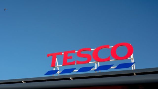 459661_tesco logo na obchode 676x423.jpg