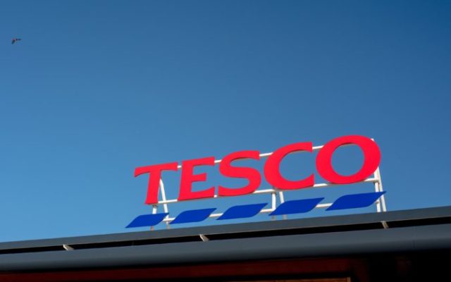 459661_tesco logo na obchode 676x423.jpg