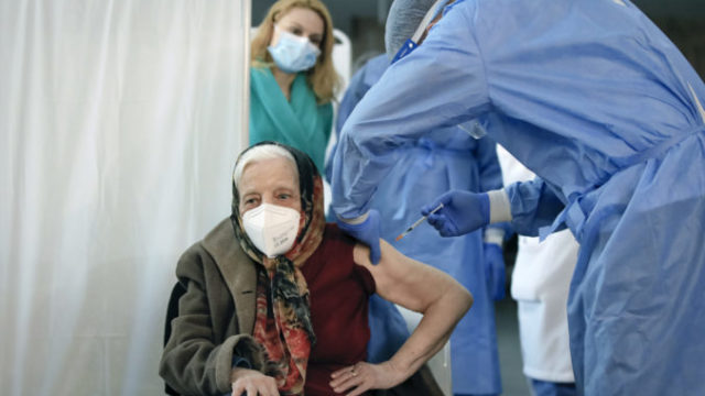 459841_aptopix_virus_outbreak_romania_vaccine_50944 a8b25006ee294ff89ffd8a86ac3a4f33 676x451.jpg
