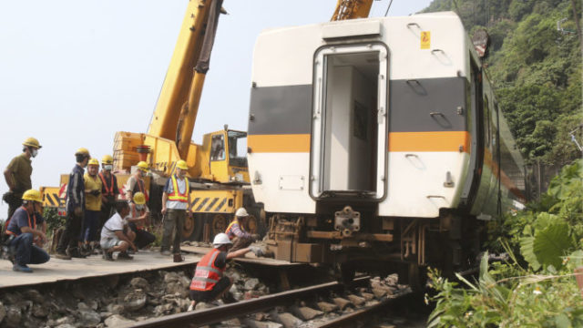 460134_taiwan_train_accident_06048 236ed77d648a46b79f0acadccd6b06f0 676x447.jpg