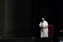 460152_vatican_pope_good_friday_31485 1485f5e03acb4882ae5de20f555fa24e 676x451.jpg