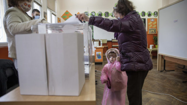 460201_bulgaria_election_33940 acea4d056f2c4dcdaeae173697c53e11 676x451.jpg