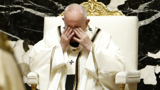 460209_vatican_pope_easter_vigil_18064 1bdfce570fad42a1b79971f7f58e5a41 676x448.jpg