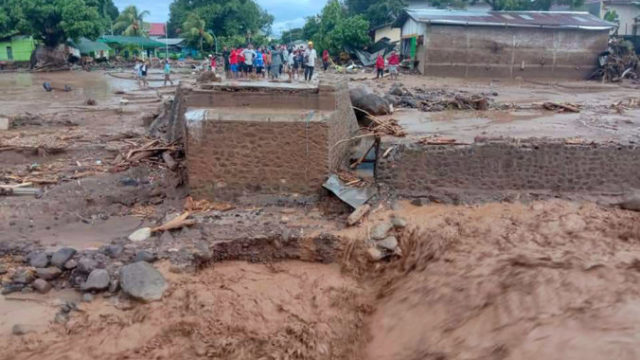 460211_indonesia_landslide_54037 cdb1a74b71514ea3aab9ce18051e4567 676x470.jpg