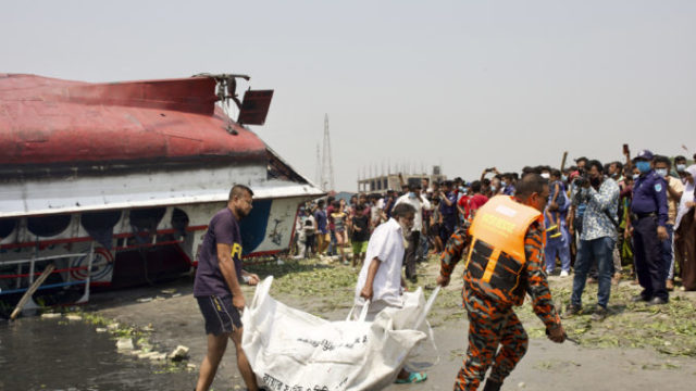 460250_bangladesh_ferry_capsize_06780 4b1967a7bb8e4206bd6255cd49dc8fc1 676x451.jpg