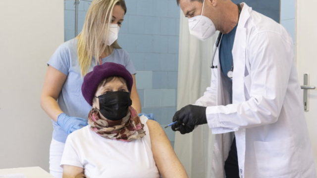 460352_virus_outbreak_hungary_sputnik_v_39958 81799eef0b9541b4a820913f65c806db 676x448.jpg