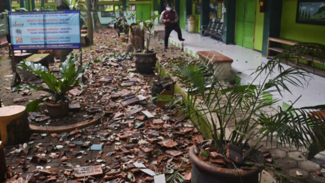 460578_indonesia_earthquake_52520 d69888bb422a4e5c83c2de3f7fc76dd5 676x452.jpg