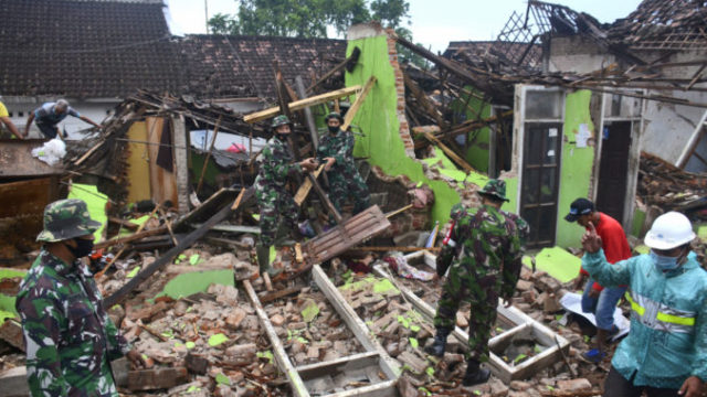 460624_aptopix_indonesia_earthquake_21860 a1f33fa285db45e4b96a1dcdc2da1b58 676x460.jpg