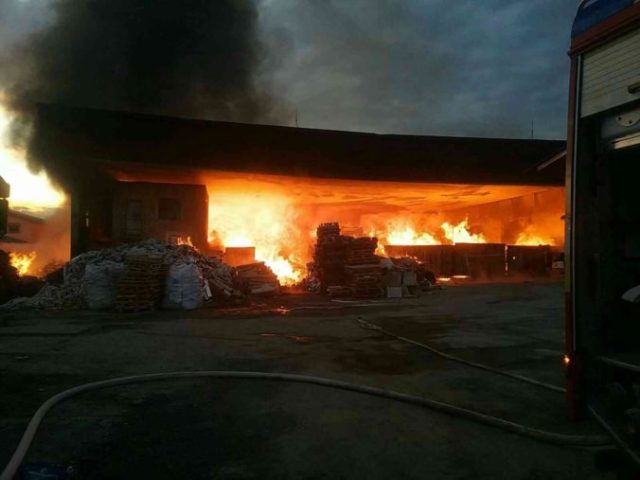 461425_poziar byvale druzstvo spisske tomasovce hasici 676x507.jpg