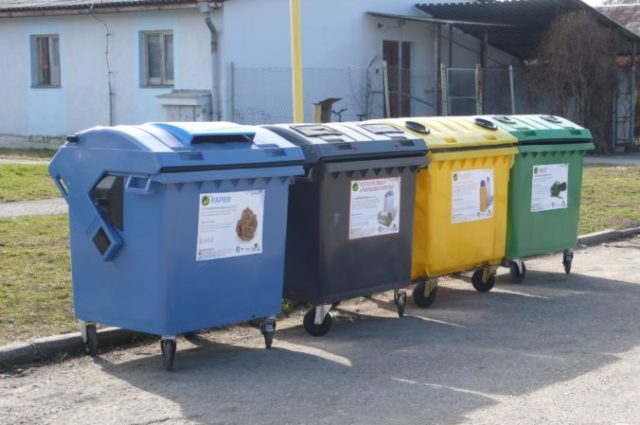 461557_kontajnery1100 676x449.jpg