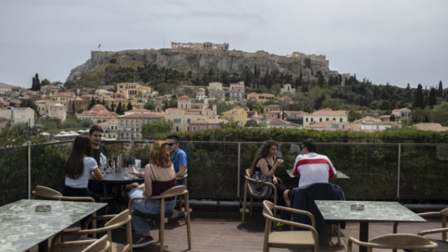 461930_virus_outbreak_greece_89430 ac62bea57e2d4f989874477a913e7fe4 676x451.jpg