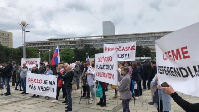 462902_protest bratislava 676x380.jpg