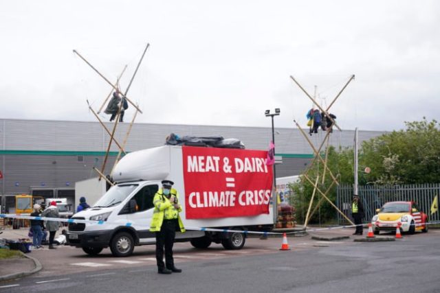 463074_britain_mcdonalds_protest_88980 0c7ce312ec4f4c71bc548561f1918c23 676x451.jpg