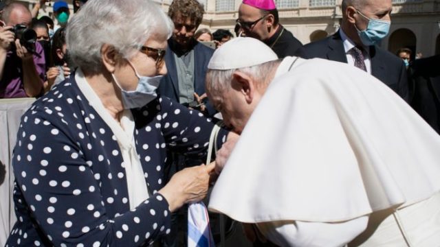 463341_vatican_pope_auschwitz_survivor_55962 fd5d139480304c28a7439ee8646e6e2c 676x451.jpg