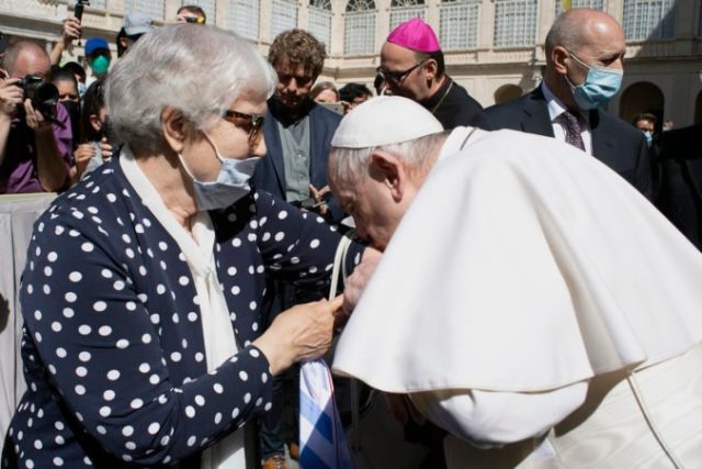463341_vatican_pope_auschwitz_survivor_55962 fd5d139480304c28a7439ee8646e6e2c 676x451.jpg