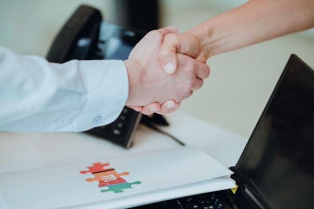 463392_logo mbank1 676x451.jpg