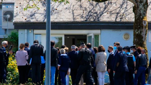 463465_france_police_attacked_59315 71072f7a12e64b0ba6e048fa52a499b2 676x451.jpg