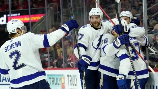 463578_lightning_hurricanes_hockey_53349 98a2c87017354a50a30388467a32c877 676x451.jpg