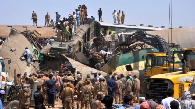 464053_aptopix_pakistan_train_accident_77148 21245582349a4d0b83e3c42d569d9f87 676x437.jpg