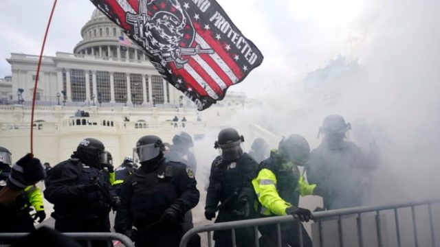 464132_capitol_breach_security_26727 f3013902c4f74edbbc9e65667dd582a0 676x451.jpg