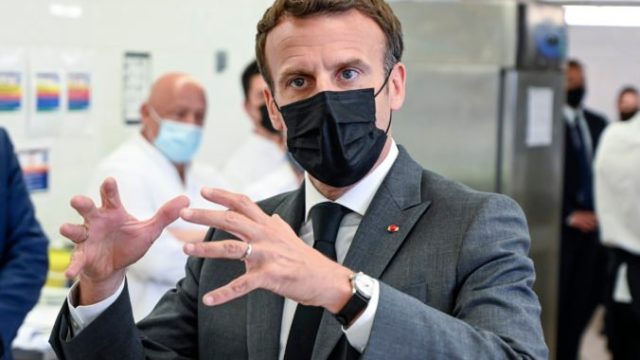 464136_france_macron_slapped_99879 8b32a2596c7641eda3bb2af270177f49 676x451.jpg