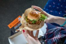 464183_miniburger s grass fedovymmasom a slaninovym dresingom. 676x451.jpg