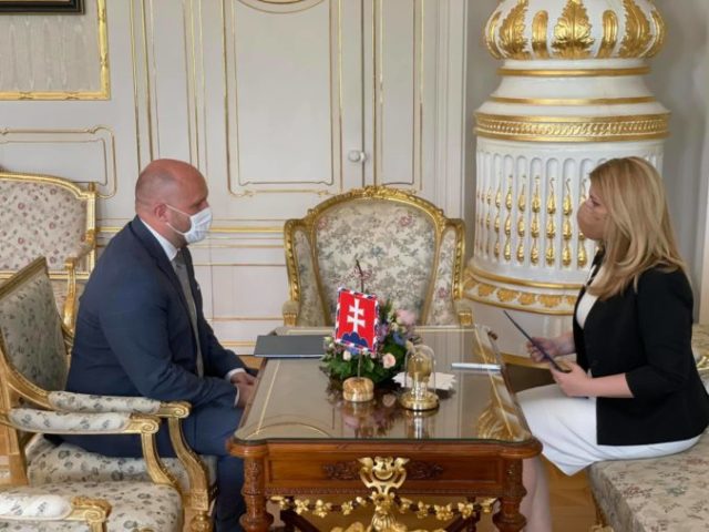 464185_prezidentka 676x507.jpg