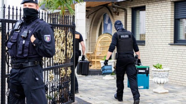 464274_germany_police_raids_25735 7dcd73675a084986987a0abed30df4ae 676x451.jpg