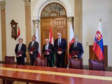 464312_stretnutie v4 676x508.jpg