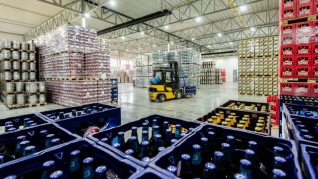 465444_prazdroj definitivne skonci s pivnymi pet flasami o rok skor a vdaka novej strategii udrzatelnosti v tomto smere zbavil slovensko viac ako 500 ton plastu. zdroj ppsk 676x451.jpg